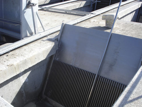 Crible pour traitement des eaux usées - HANDRAKE ® - ESTRUAGUA - solides/liquides / en tôle perforée