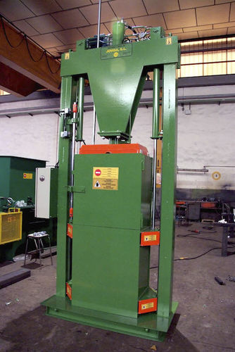 Presse à balles pour textiles - PF-800/200 - JOVISA MAQUINARIA E HIDRAULICA S.L.  - verticale / à chargement frontal / à porte fermée