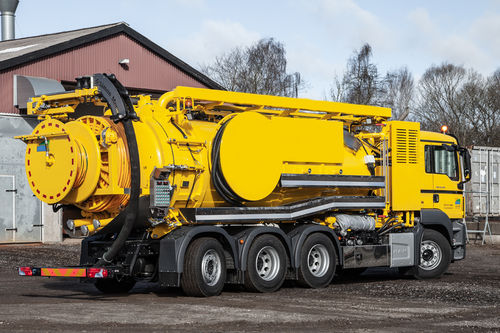 Camion hydrocureur - SIMON MOOS A/S - à 4 essieux / pour travaux souterrains / pour l'industrie du recyclage