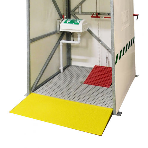 Système de tapis antidérapant - Hughes Safety Showers - en plastique / pour zone humide / d'entrée