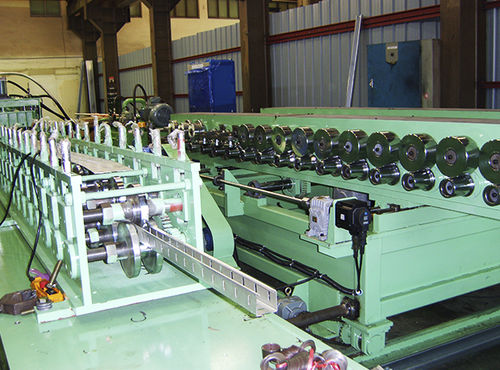 Profileuse pour rail de guidage - KINDUS - automatique