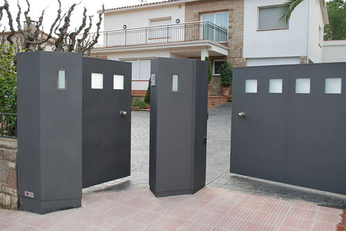 Porte battante - Talleres Alfa Torres - piétonne / en métal / industrielle