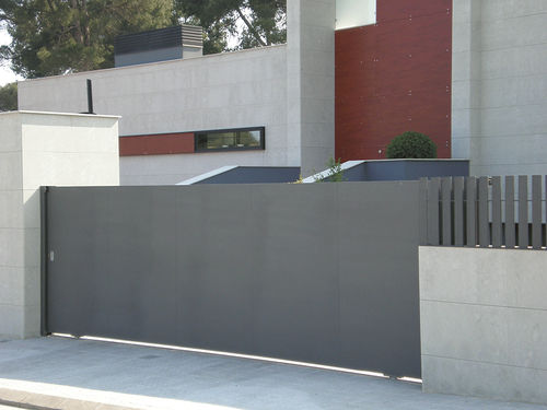 Porte coulissante - Talleres Alfa Torres - en métal / industrielle / pour l'intérieur