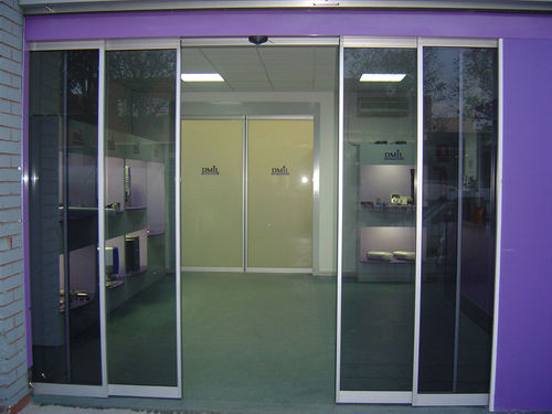 Porte coulissante - Talleres Alfa Torres - en aluminium / vitrée / industrielle