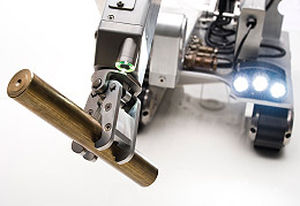 Robot d'inspection à chenilles - Versatrax 450™ - Inuktun InCommand Robotics LLC - avec bras articulé / avec éclairage à LED / vision à 360°