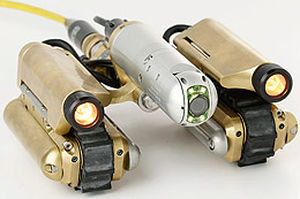 Robot d'inspection à chenilles - Versatrax 100™ - Inuktun InCommand Robotics LLC - étanche / miniature / compact
