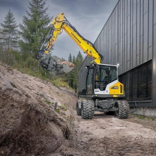 Pelleteuse intermédiaire - A 911 - Liebherr Excavators - sur chenilles / diesel / pour chantier de construction