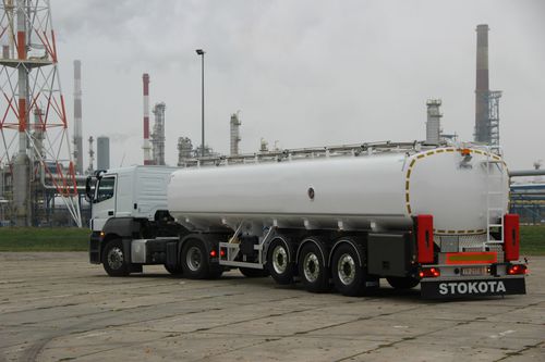 Semi-remorque citerne - SA STOKOTA NV - à 3 essieux / pour carburant