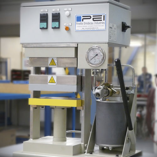 Presse manuelle - PINETTE EMIDECAU INDUSTRIES - hydraulique / de laboratoire / à plateaux chauffants