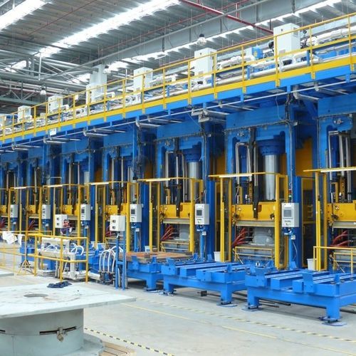 Ligne de production de pièces en matériaux composites - PINETTE EMIDECAU INDUSTRIES - automatisée