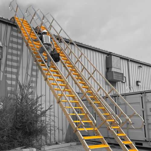 Escalier d'extérieur - Tuff Built Products Inc. - métallique / temporaire