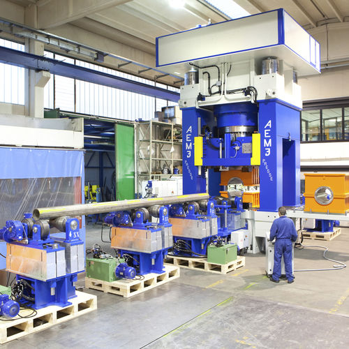 Presse de calibrage - 13001 - AEM3 S.r.l. - hydraulique / de production / de tube