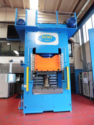 Presse hydraulique - 18022 - AEM3 S.r.l. - motorisée / de formage / à compression