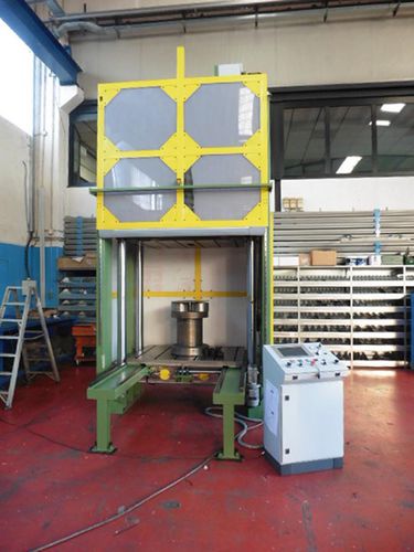 Presse hydraulique - 21x18 - AEM3 S.r.l. - pour le moulage / de test / verticale