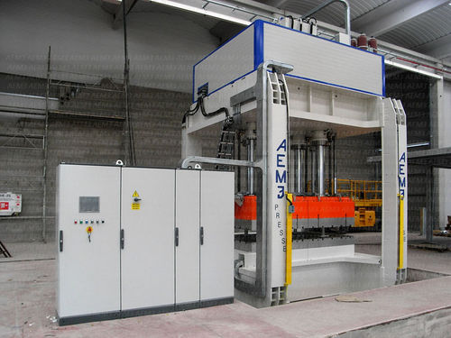 Presse hydraulique - 11012 - AEM3 S.r.l. - de formage / pour matériaux composites