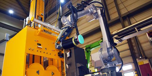 Robot de peinture - CTI Systems S.à r.l. - articulé / de traitement de surface / de finition