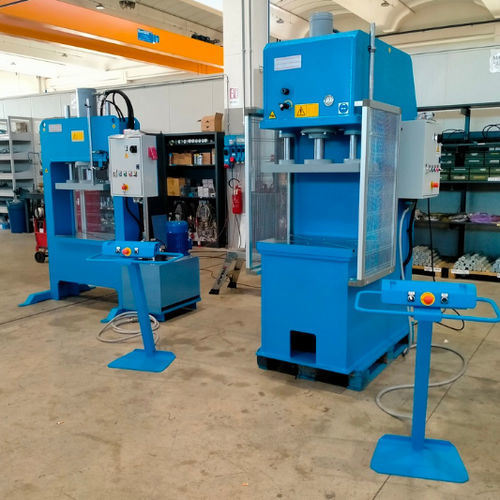 Presse hydraulique - PST 70 A - SICMI - d'estampage / pour le moulage / à col de cygne