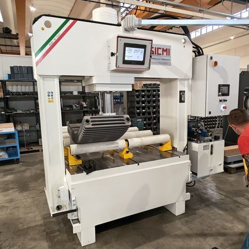 Presse hydraulique - PMM 150 MC - SICMI - de cintrage / à portique / contrôlée par PLC