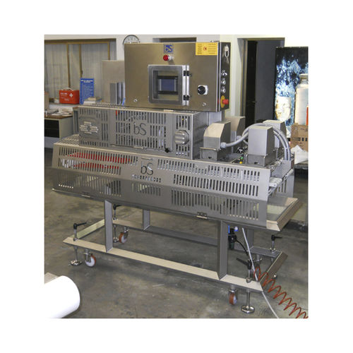 Machine de découpe pour produits alimentaires - TBSV - B.S. SRL - contrôlée par PLC / avec convoyeur