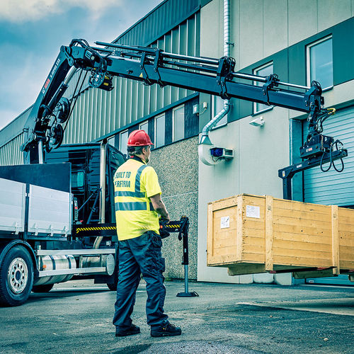 Grue montée sur camion - X-HIDUO 228 - Hiab - à flèche / pliable / tout terrain