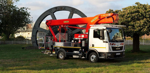 Nacelle télescopique montée sur camion - P 300 KS - Palfinger - hydraulique / pour chantier / compacte