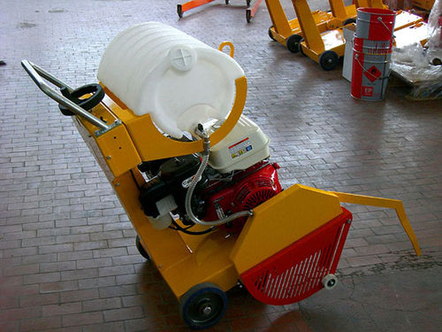 Machine à scier circulaire - SEGANOVA COMPACT - Paoloni Pesaro - verticale / pour asphalte / compacte
