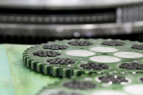 Rodage métal - Helvoet Rubber & Plastic Technologies B.V. - industriel / ISO 9001