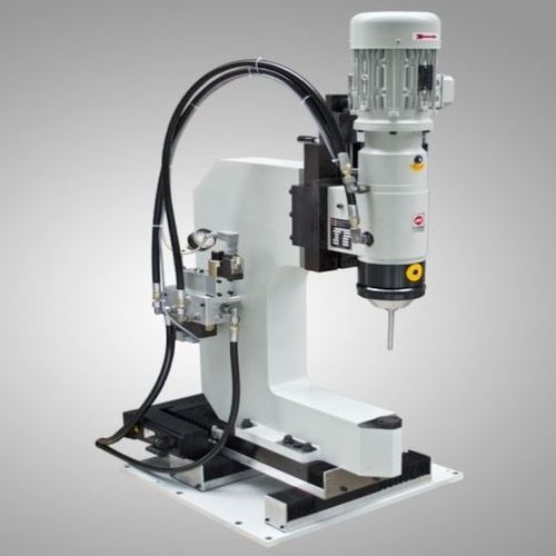 Centre de rivetage radial - D. Friedrich - CNC / à grande vitesse