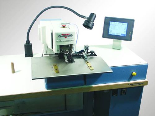 Machine à coudre point de chaînette - S-4000 ISBH Indexer SM - AMF Reece CR, s.r.o. - pour manchettes de chemise / pour boutonnières / fixe