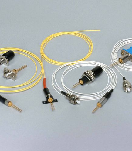 Diode laser CW - PD-LD - à état solide / à longueurs d'ondes multiples / avec pigtail