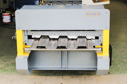 Profileuse pour panneau de plancher en acier - AMECO INDUSTRIAL JOINT STOCK COMPANY - automatique / contrôlée par PLC / type fixe
