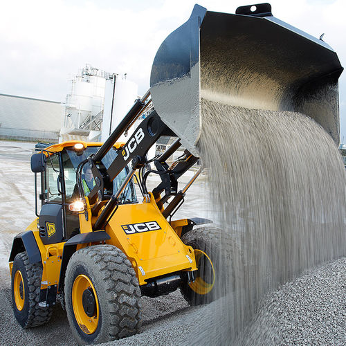 Chargeuse à roues - 411 - JCB - articulée / d'extérieur / pour chantier