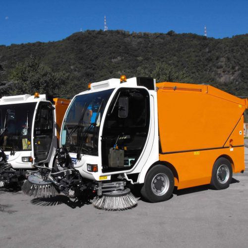 Balayeuse aspiratrice diesel - NA4 series - Sicas Euroclean Srl - avec 2 brosses