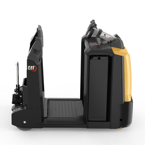 Tracteur de remorquage - NTR30-50N2 - Cat Lift Trucks - électrique / à 3 roues / à conducteur porté debout