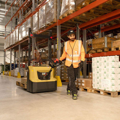 Gerbeur électrique - NSP series - Cat Lift Trucks - sur batterie / accompagnant / 24 V