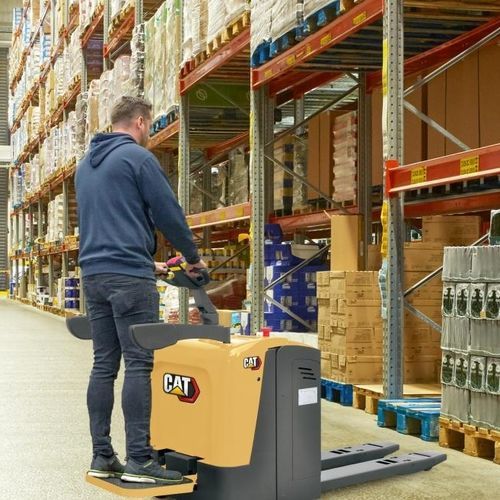 Transpalette électrique - NPV20QL - Cat Lift Trucks - avec plate-forme pour conducteur / 24 V / de manutention