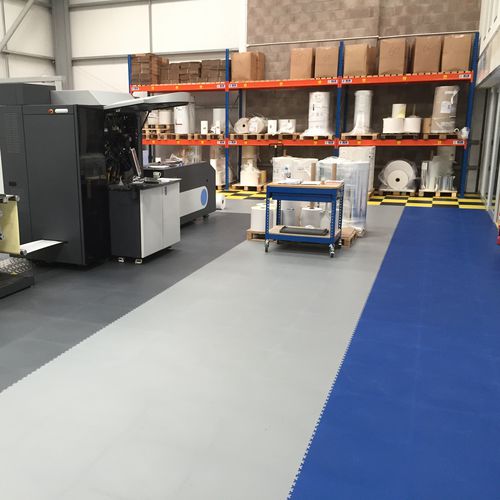 Revêtement de sol pour entrepôt - R-Tek Manufacturing