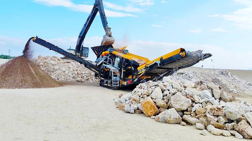 Crible scalpeur mobile - FTB-1550 - Fabo Crushing Screening & Concrete Plants - forte charge / avec alimentateur à tabliers