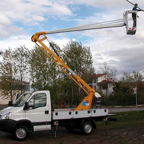 Nacelle articulée montée sur camion - 13.5 | 2 | 5.7 SL - CO.ME.T. Officine - électrique / hydraulique / pour usage extérieur
