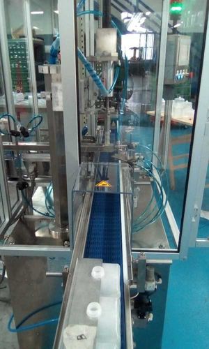 Boucheuse visseuse linéaire - LIN-CLOCAP 2S - SAMAS ITALY - pneumatique / automatique / de produits phytosanitaires