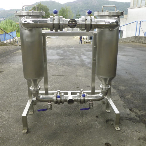 Filtre pour liquides alimentaires et boissons - Agromeccanica srl - à panier double / à cartouche / magnétique