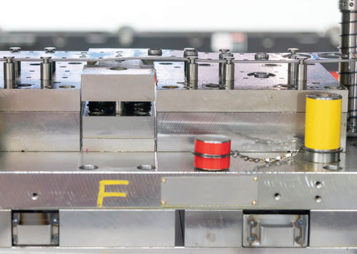 Huile de formage - ILOFORM CFX series  - CASTROL Industrial - d'emboutissage / pour métaux / respectant l'environnement