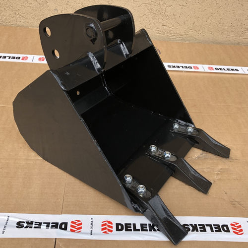 Godet à dents standard - B300 - DELEKS - pour pelle hydraulique / pour chargeuse pelleteuse / à 3 dents