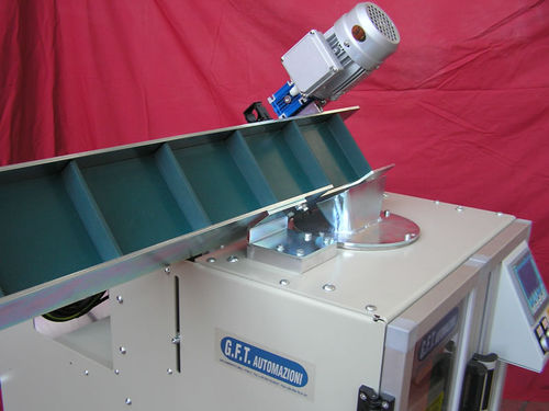 Alimentateur à bande - G.F.T. AUTOMAZIONI - pour machine d'emballage / motorisé / en continu