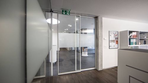 Porte coulissante - Slim frame - Gilgen Door Systems AG - vitrée / pour l'intérieur / design