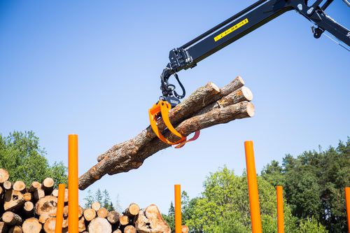 Grue montée sur remorque - BMF 905 - BMF - à flèche / forestière / de levage