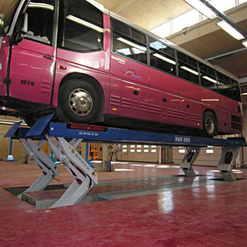 Pont élévateur à ciseaux - Kar 200 - O.ME.R. SpA - électrohydraulique / pour camions / pour bus