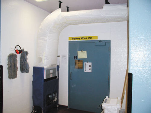 Douche de sécurité pour montage au plafond - BIO BUBBLE - à air / pour salle blanche