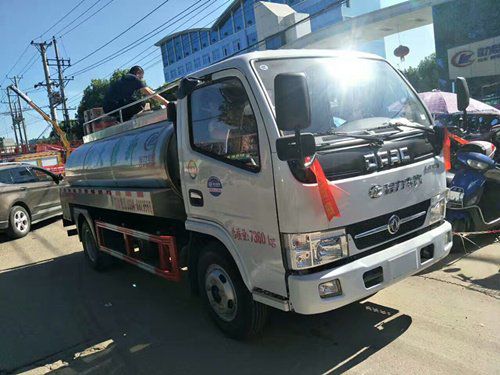 Camion-citerne de transport - CLW GROUP - à lait / à 3 essieux / à moteur diesel
