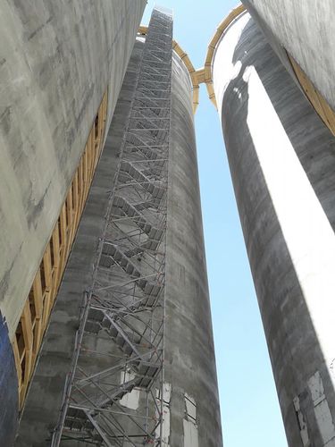 Escalier d'extérieur - SUCOOT CO., LTD. - métallique / pour citernes